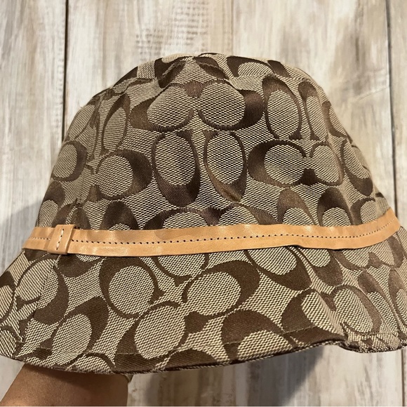 Classic Coach Small Hat - Picture 2 of 6